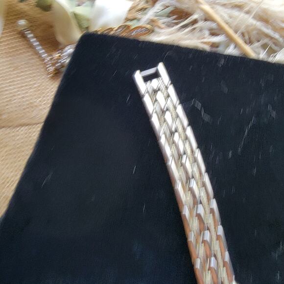 Vintage Rumours Watch Gold Face Retro Quartz Bracelet Dainty Small Gift Her - Picture 8 of 9